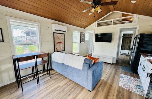 Austin House | Charming Tiny Home Getaway | Pool & Hot Tub