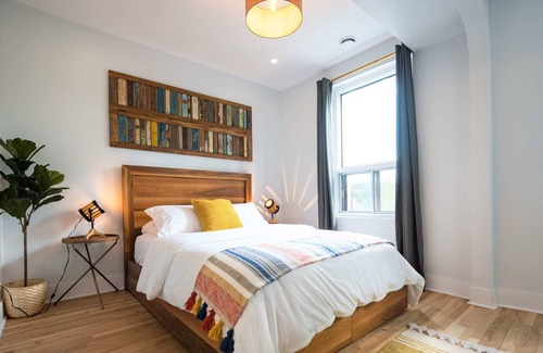 Pointe-Saint-Charles Apartment | Charming Top Floor Pointe-Saint- Charles Apt