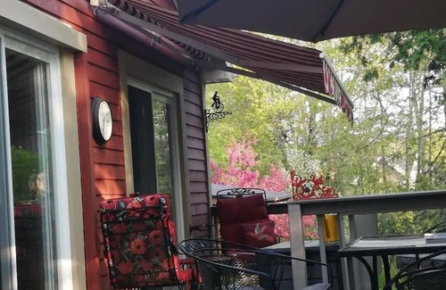Knowlton House | Charming, totally upgraded 3-bedroom, 2 bathroom home with all the amenities.