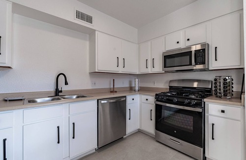 Springpointe House | Charming townhome with AC and WiFi in wonderful Green Valley