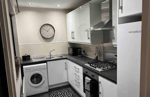 Queens Quarter House | Charming Townhouse, Sleeps 8!