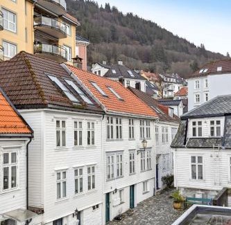 Bergen City Centre Apartment | Charming Townhouse - Walk Everywhere!