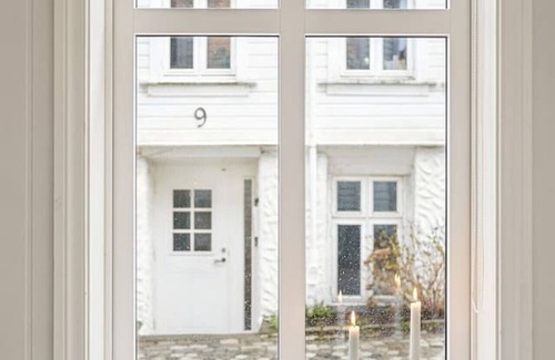 Bergen City Centre Apartment | Charming Townhouse - Walk Everywhere!