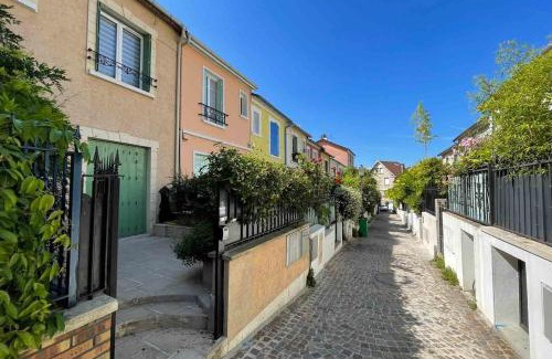 Amerique House | Charming townhouse with garden in the City of Love