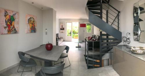 Amerique House | Charming townhouse with garden in the City of Love