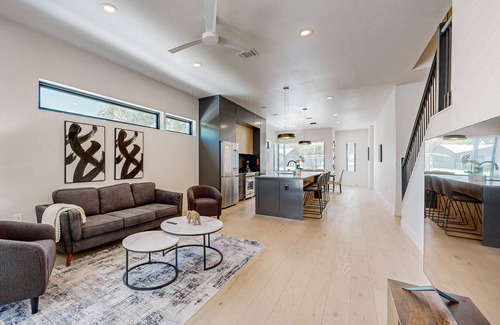 Highland House | Charming townhouse with W/D and enclosed backyard