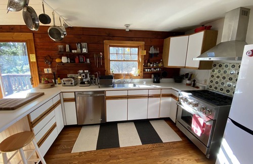 Samsonville House | Charming, Tranquil Catskills Log Home.