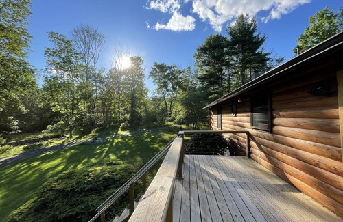 Samsonville House | Charming, Tranquil Catskills Log Home.