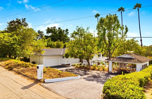 Fallbrook House | Charming & Tranquil Home in Wine Country with Game Room and Pool
