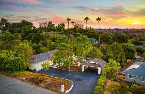 Fallbrook House | Charming & Tranquil Home in Wine Country with Game Room and Pool