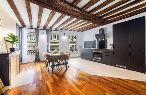 Melun Apartment | Charming Triplex Hypercenter