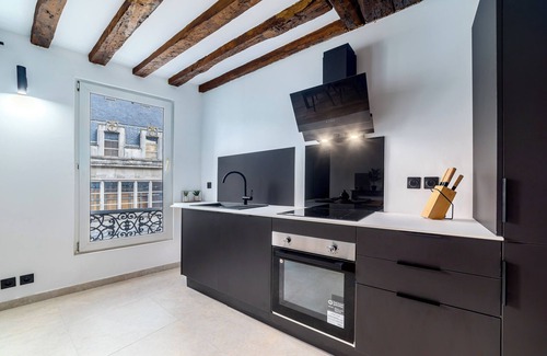 Melun Apartment | Charming Triplex Hypercenter