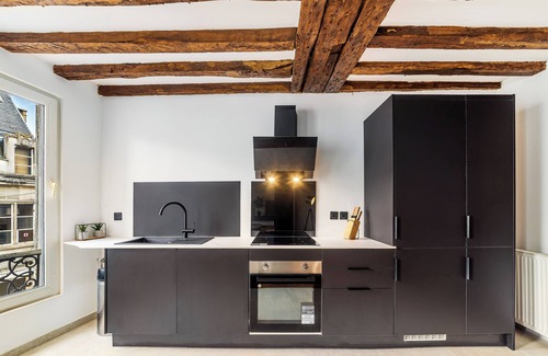 Melun Apartment | Charming Triplex Hypercenter