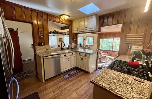 Twain Harte House | Charming Twain Harte Cabin with central AC/heat, Campfire pit, Lake-privileges.