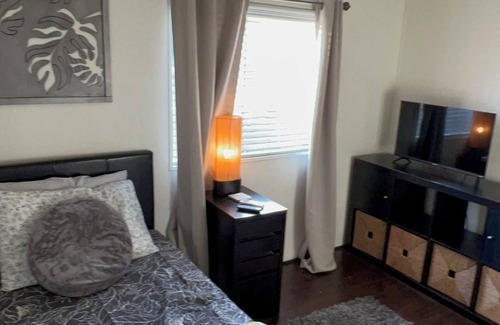 Bonita House | Charming Twin room next the The Clairmont Colleges Cal Poly Pomona