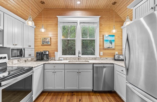 Cape Fear Station House | Charming two-bedroom cottage near East Beach