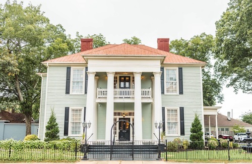 Anderson House | Charming two room grand suite in Historic antebellum mansion.