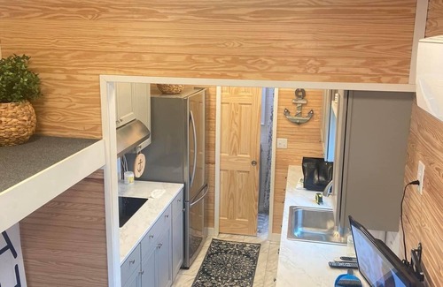 Emporia House | Charming Unique Tiny-bungalow retreat, a quiet oasis