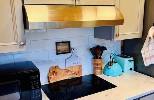 Emporia House | Charming Unique Tiny-bungalow retreat, a quiet oasis