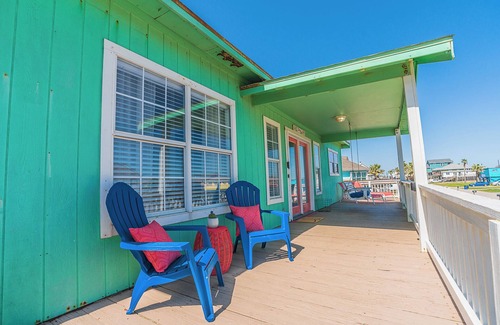 Surfside Beach House | Charming updated Surfside home with firepit - only 2 min walk to the beach!