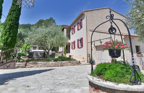Taradeau Apartment | Charming upper villa + private pool & jacuzzi