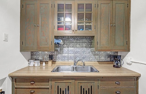 Litchfield Apartment | Charming Upstairs Apartment in The Center of Town