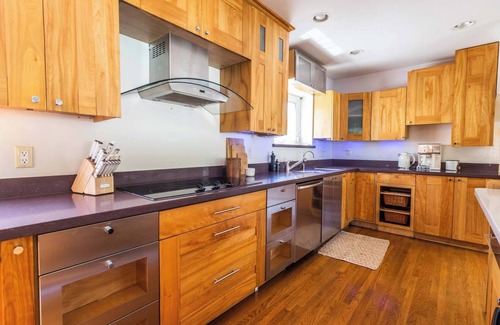 West Los Angeles House | Charming Urban Cottage with Private Pool in West LA