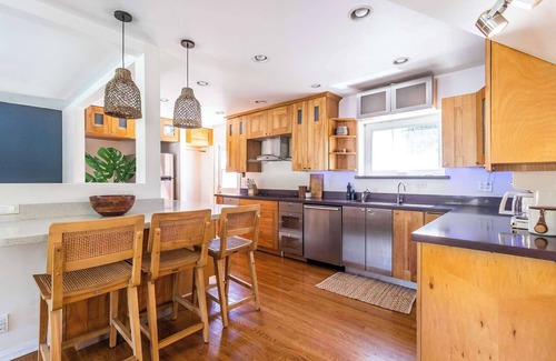 West Los Angeles House | Charming Urban Cottage with Private Pool in West LA