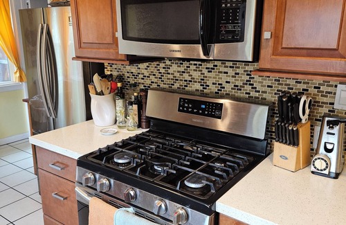 South Wrigley Cottage | Charming Urban Oasis 3-bedroom cottage in Long Beach