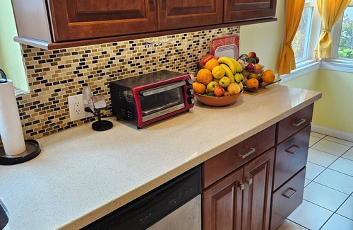 South Wrigley Cottage | Charming Urban Oasis 3-bedroom cottage in Long Beach
