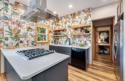 Sellwood-Moreland Apartment | Charming Victorian 2 Bdrm Sellwood Apt Near Dining, Shopping & River Recreation