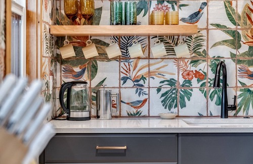 Sellwood-Moreland Apartment | Charming Victorian 2 Bdrm Sellwood Apt Near Dining, Shopping & River Recreation