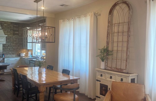 St. George Cottage | Charming Victorian Cottage - historic district. Nice view, quiet neighborhood.