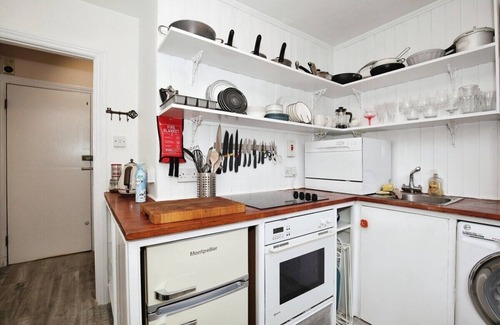 Golborne Apartment | Charming Victorian Home in Westminster