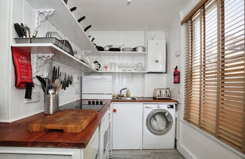 Golborne Apartment | Charming Victorian Home in Westminster