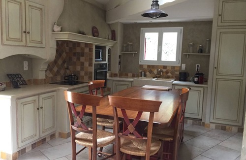 Cornillon-Confoux Villa | Charming Villa with Pool, close to The Alpilles