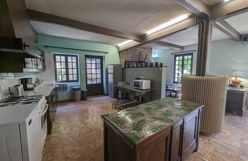 Le Montsaugeonnais Cottage | Charming Villa with Fireplace, Terrace, and Garden Near Montsaugeonnais Vineyards