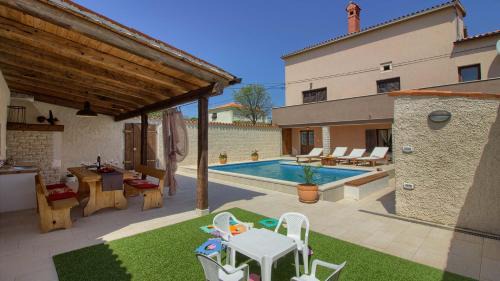 Manjadvorci Villa | Charming villa Eleonora with pool near Pula