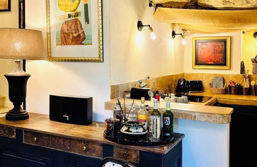 Menerbes House | Charming villa in Menerbes, absolute calm, garden, terrace, magnificent view, swimming pool.