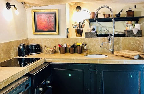 Menerbes House | Charming villa in Menerbes, absolute calm, garden, terrace, magnificent view, swimming pool.