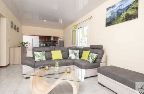 Saint-Louis Villa | Charming villa in Les Makes, fresh and natural!