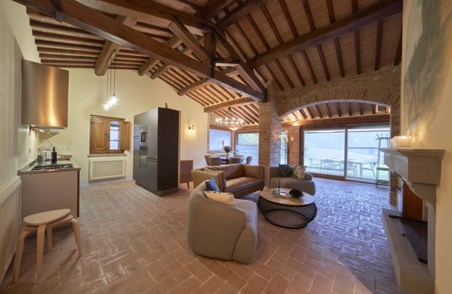 Montelovesco Villa | Charming Villa in the Antognolla Estate