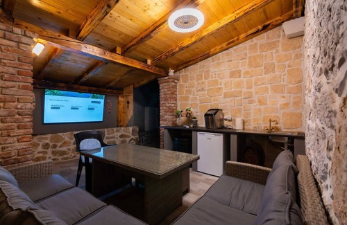 Gabonjin Villa | Charming Villa Old Stone with Pool & Sauna