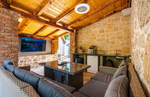 Gabonjin Villa | Charming Villa Old Stone with Pool & Sauna