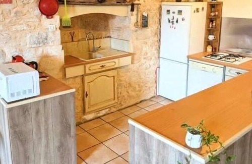 Capdrot Villa | Charming Villa Overllooking Plaza in Monpazier