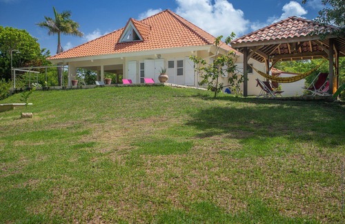 Sainte-Anne House | Charming villa, pool and garden, on the beach road