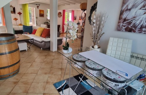 Villefranque Villa | Charming villa with heated pool in lush greenery 15 km from the beach