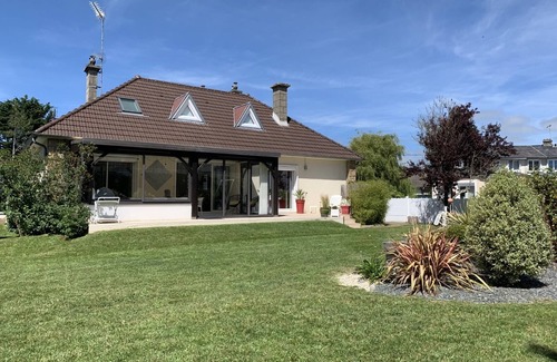 Jullouville House | Charming Villa with Garden: 400m from Beach, Close to Shops, Sleeps 9