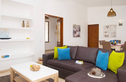Guia Villa | CHARMING VILLA WITH HEATED PRIVATE POOL, AIR COND, BBQ AND Wi-Fi