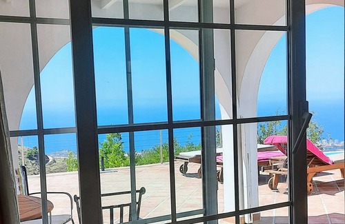 Sayalonga Villa | Charming villa with infinity pool and breathtaking views of the bay and mountains